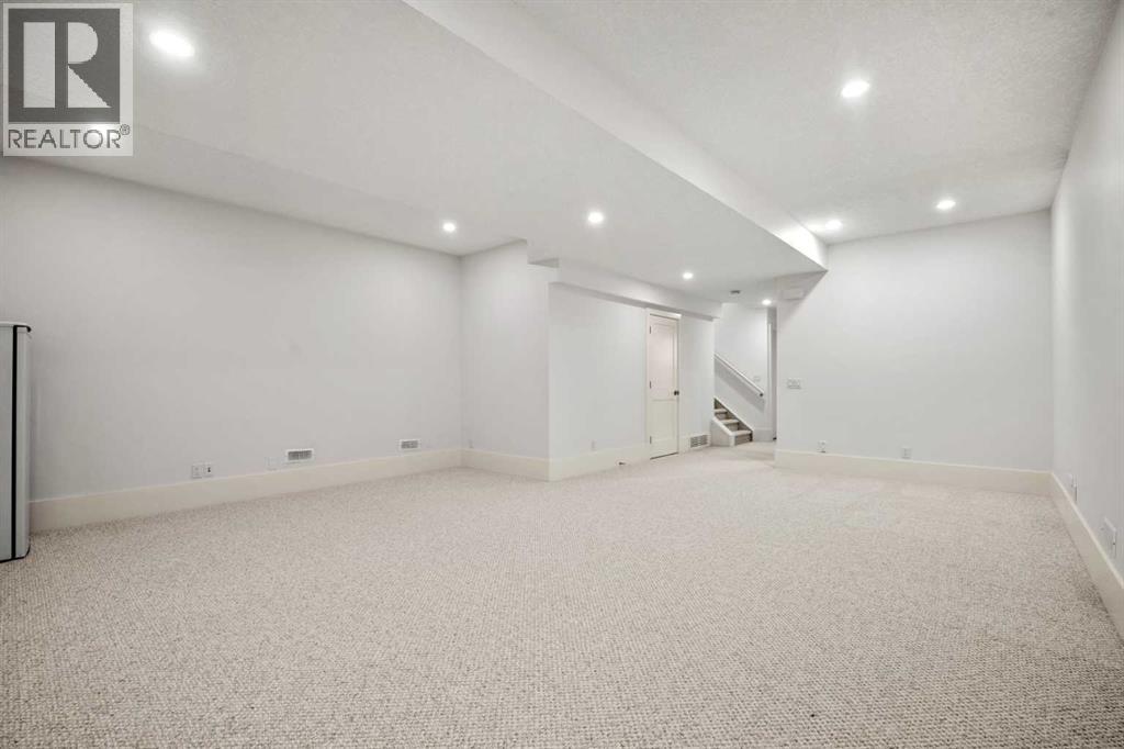 2412 28 Avenue SW - 36