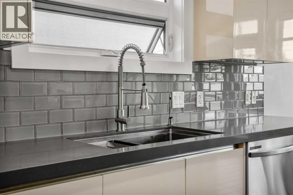 2412 28 Avenue SW - 11