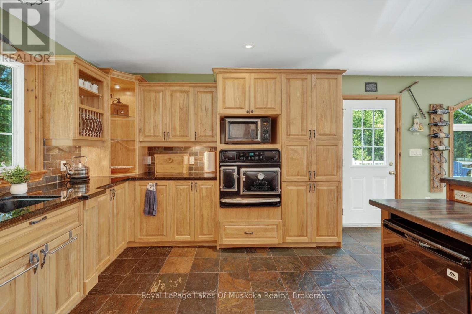 206 MACBETH ISLAND - Image 12