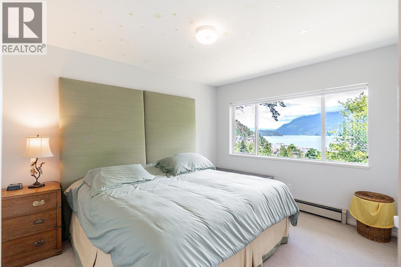 6330 CHATHAM STREET, West Vancouver