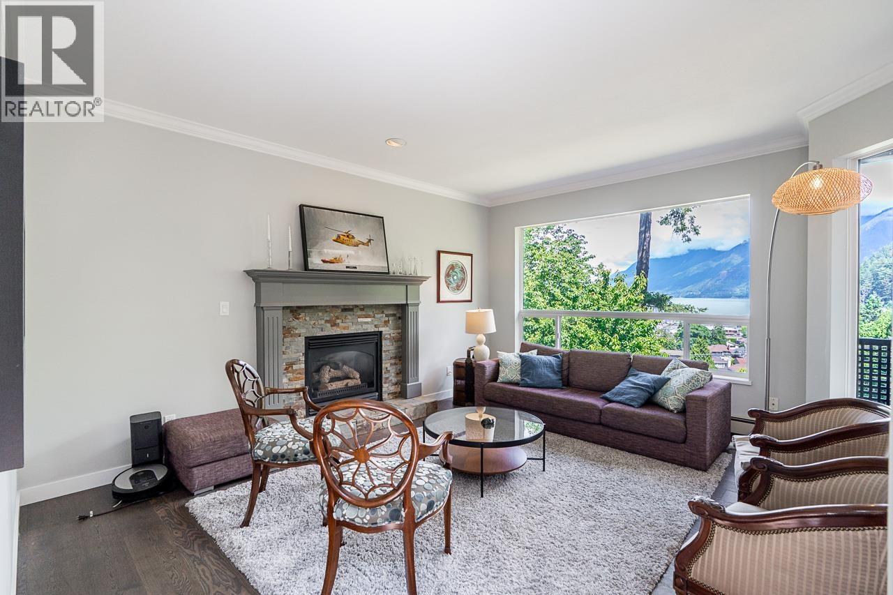 6330 CHATHAM STREET, West Vancouver