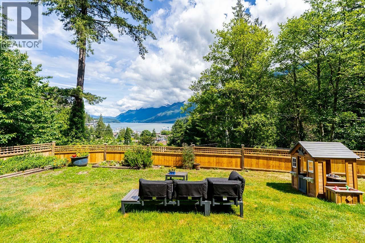 6330 CHATHAM STREET, West Vancouver