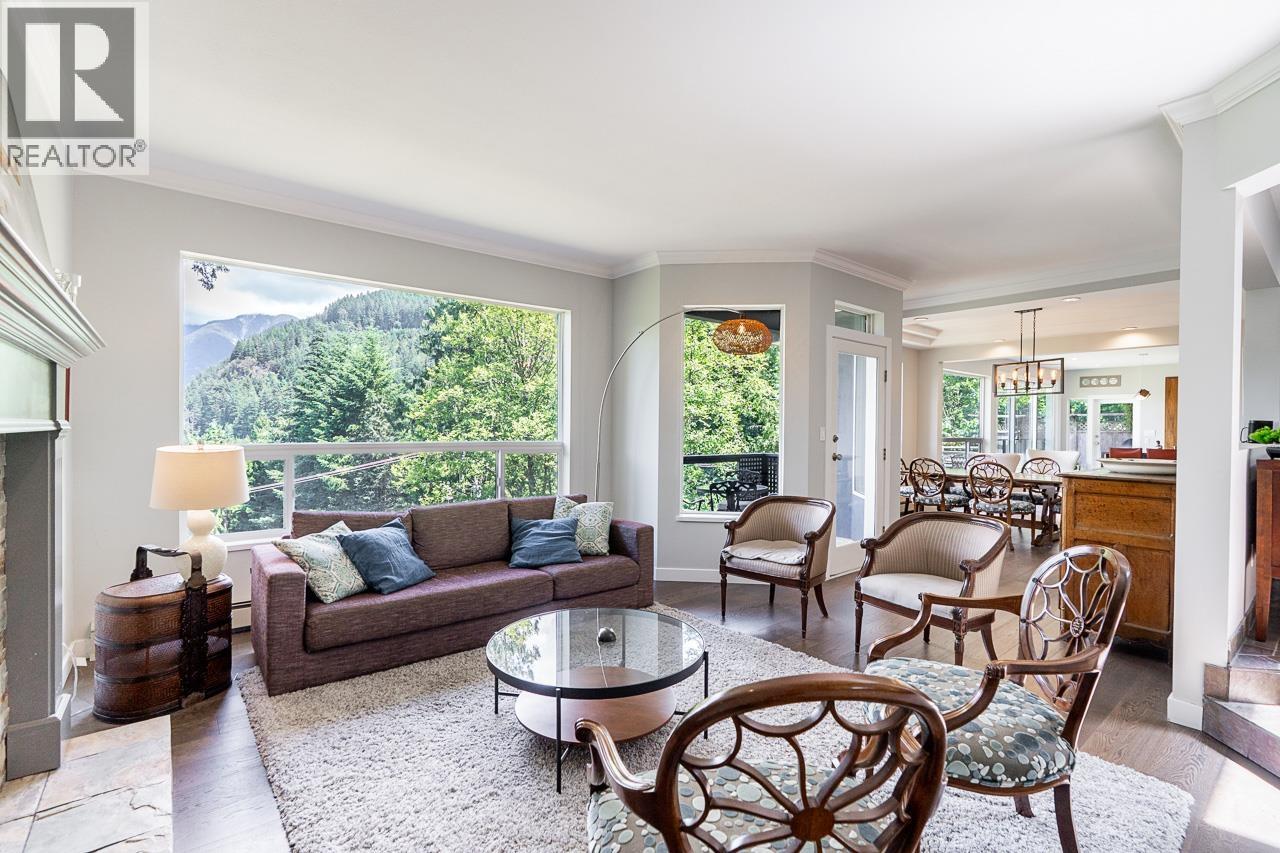 6330 CHATHAM STREET, West Vancouver