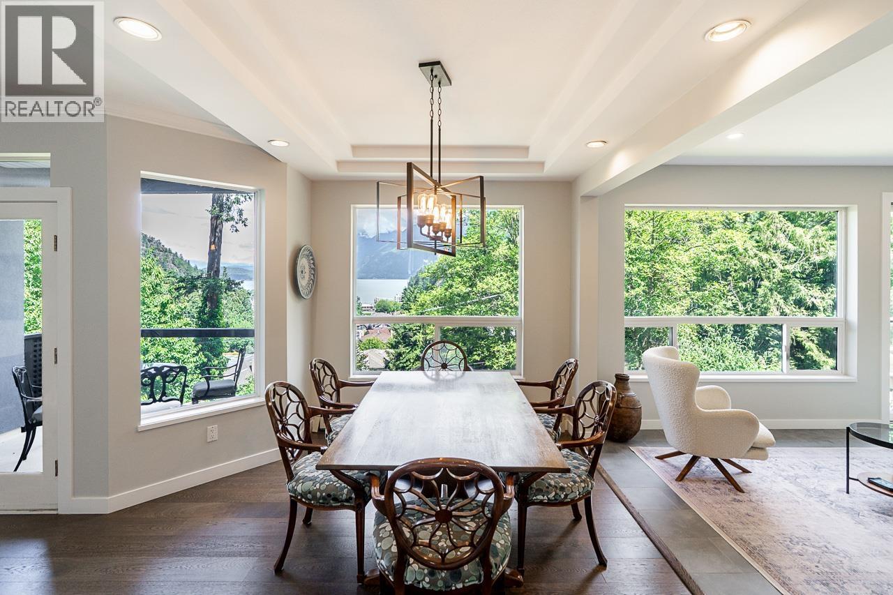 6330 CHATHAM STREET, West Vancouver