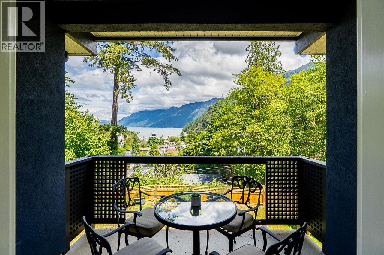 6330 CHATHAM STREET, West Vancouver