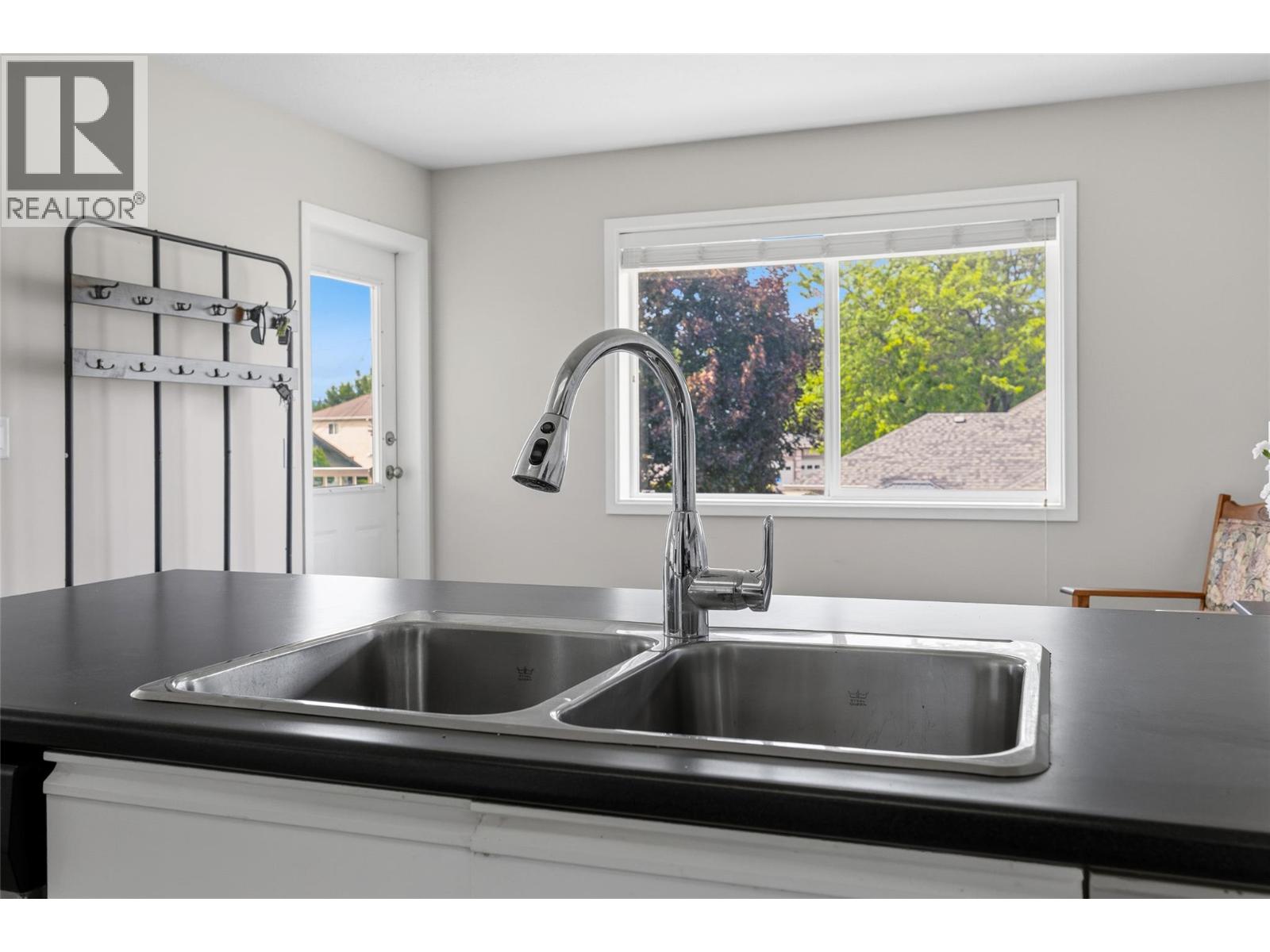 935 Maygard Road - 12
