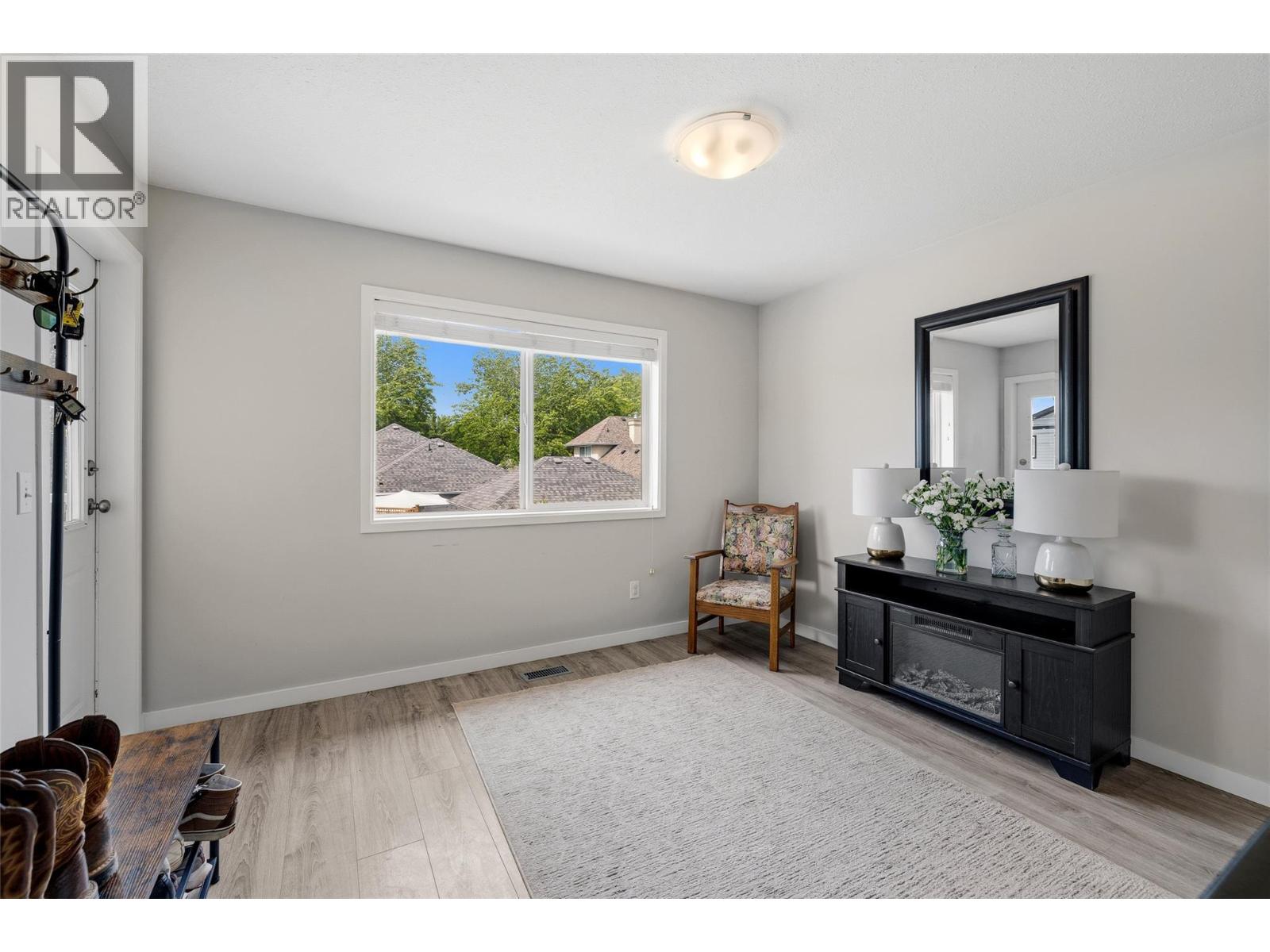 935 Maygard Road - 14