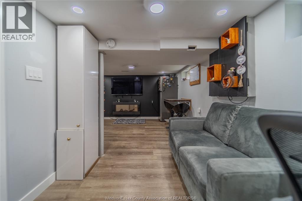 2647 George - 13
