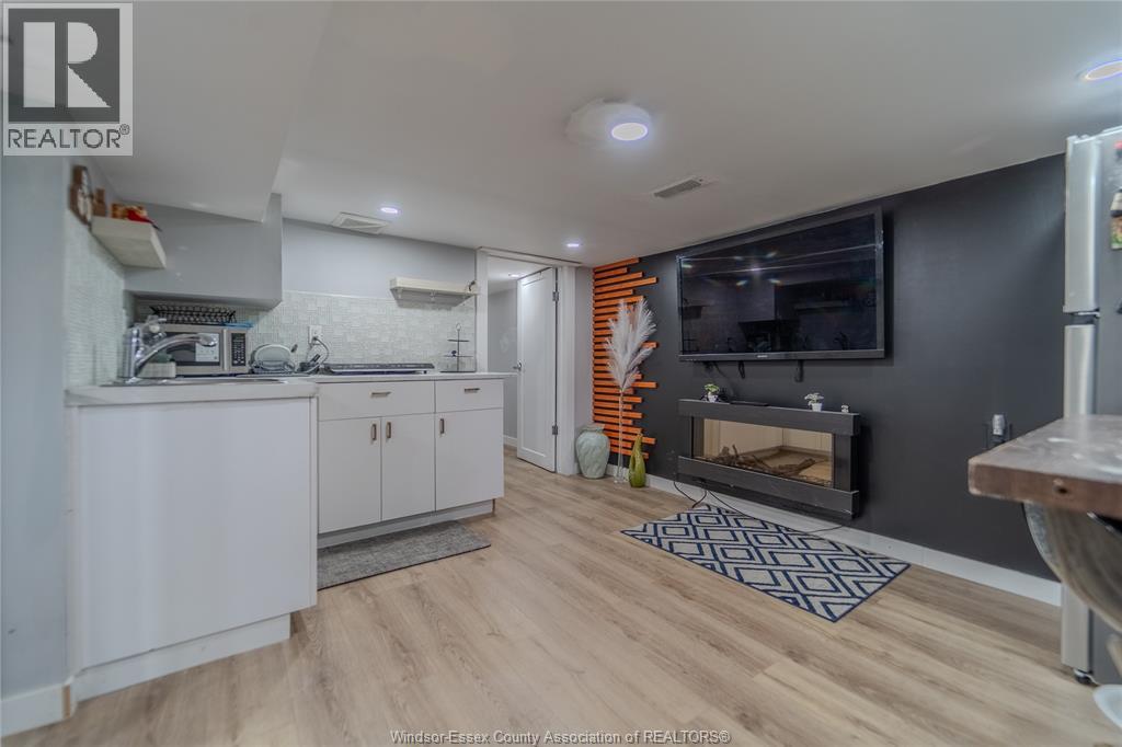 2647 George - 14