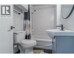 4pc Bathroom - 2647 George, Windsor, ON N8W4M8 Photo 10