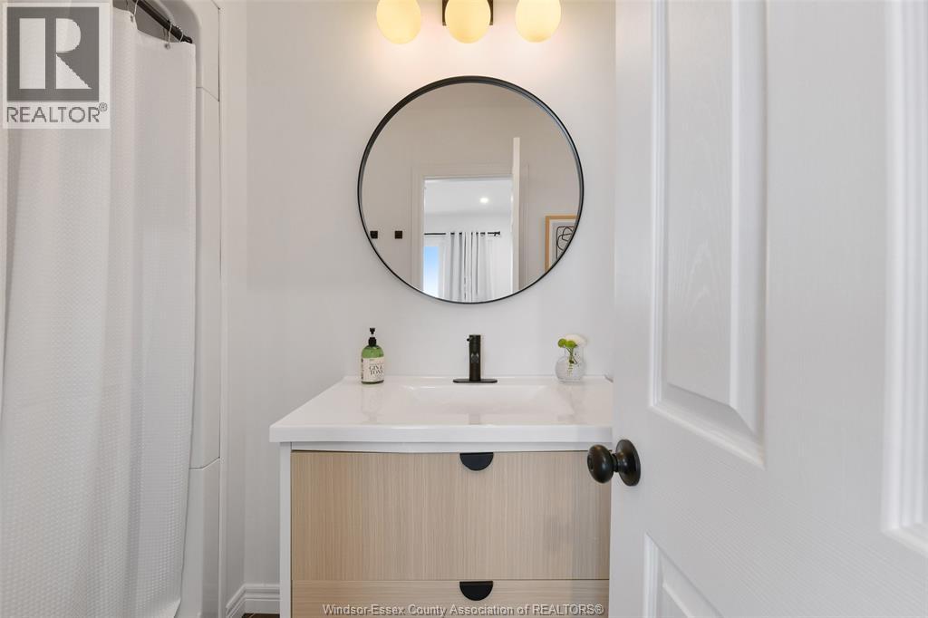 208 ROBSON ROAD - 21
