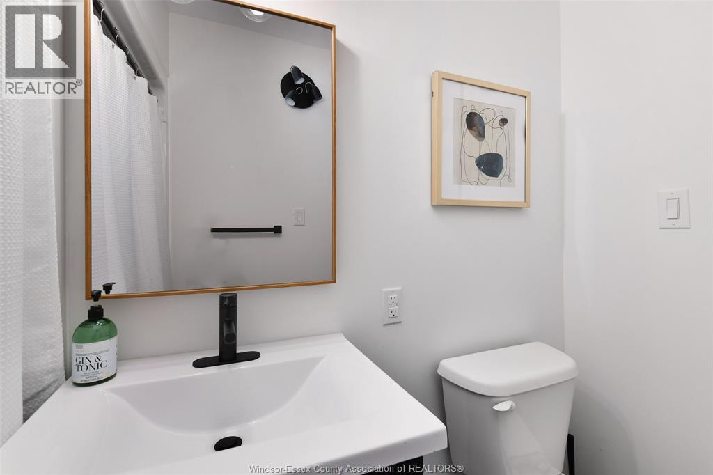 208 ROBSON ROAD - 24