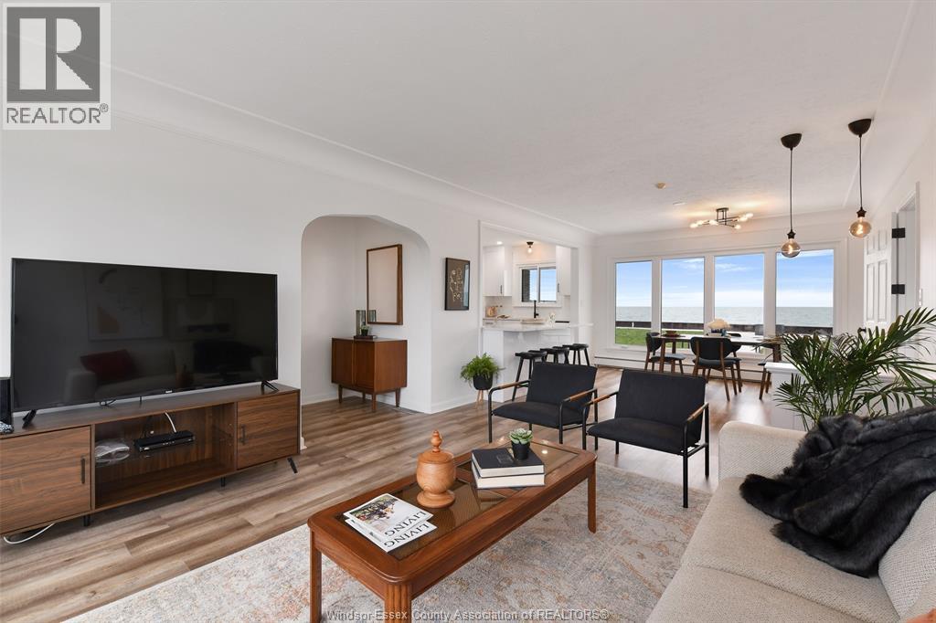 208 ROBSON ROAD - 8