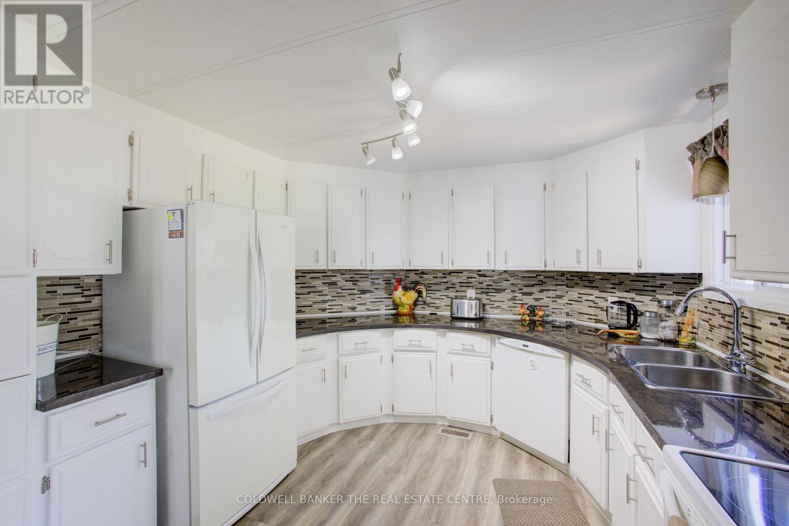 36 LINDEN LANE - 15