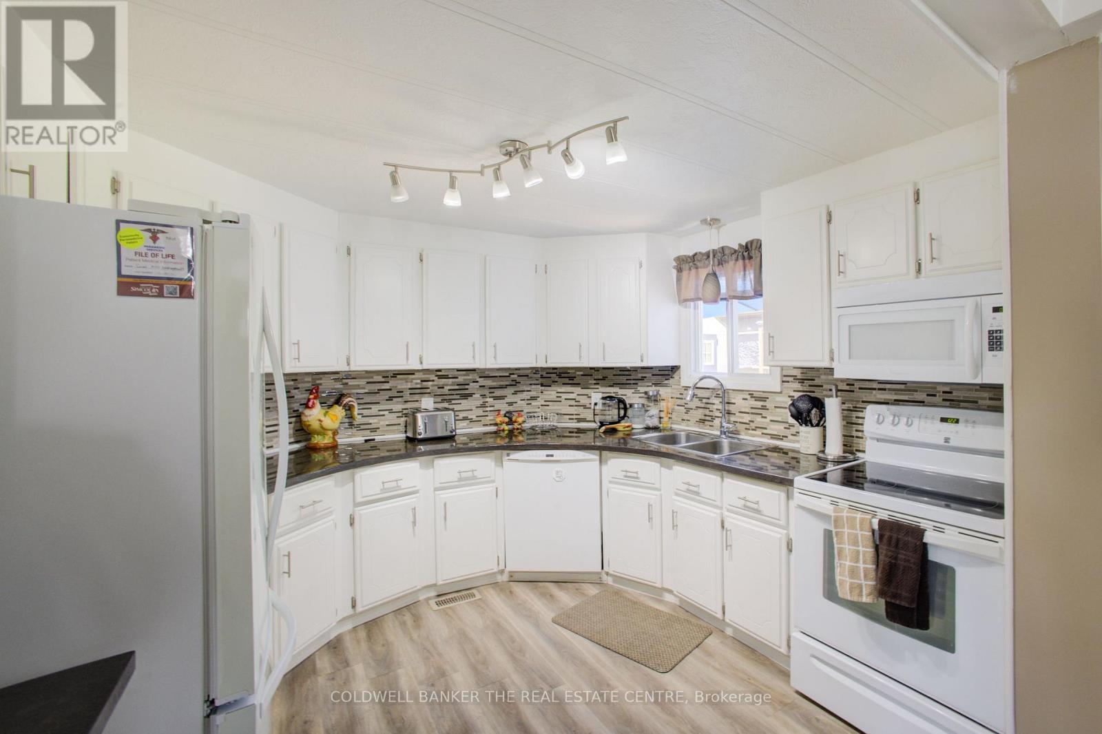 36 LINDEN LANE - 16
