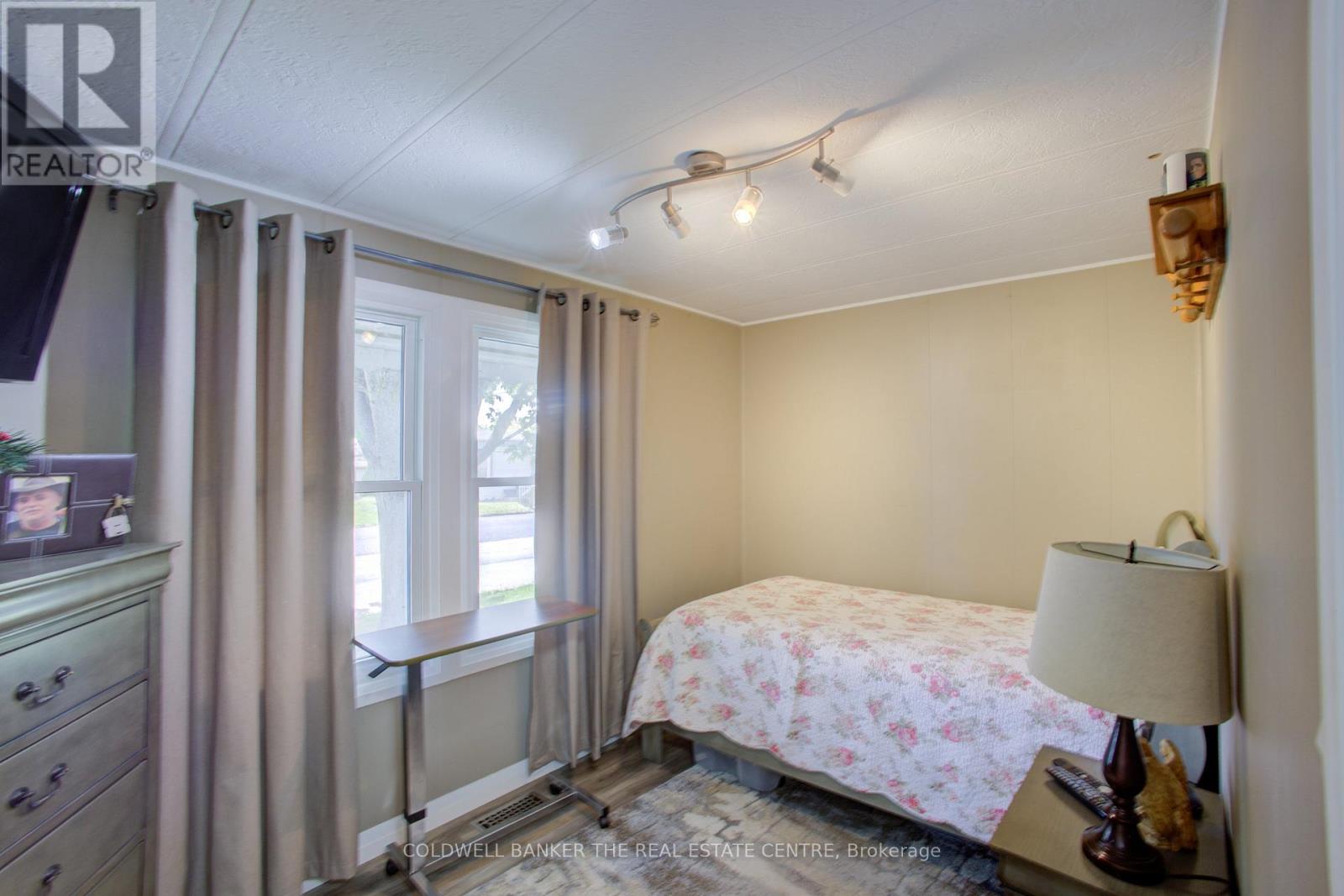 36 LINDEN LANE - 20