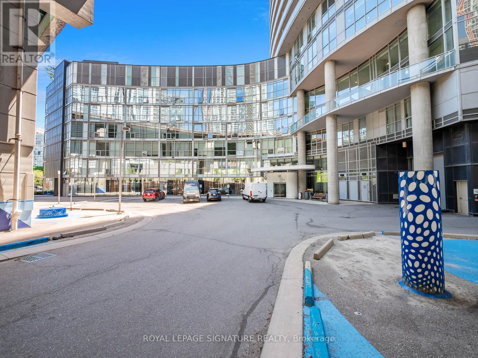 #1109 38 DAN LECKIE WAY - 38