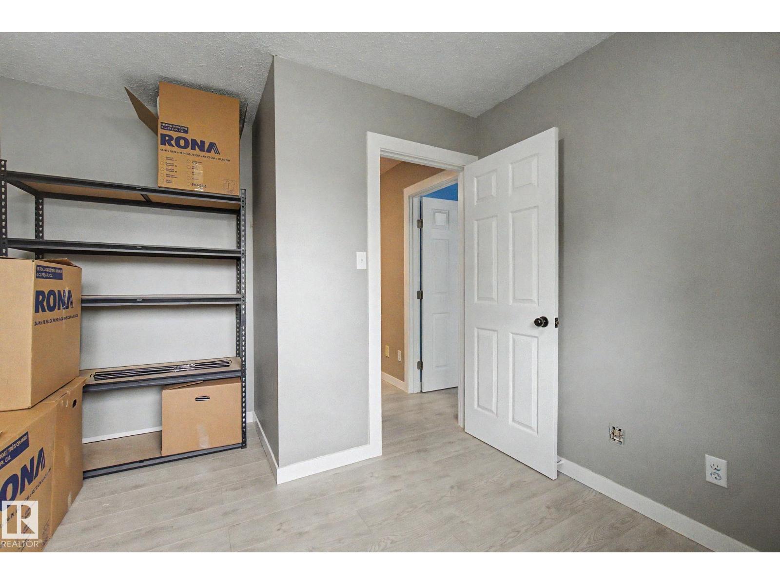 4315 46 ST — photo 30
