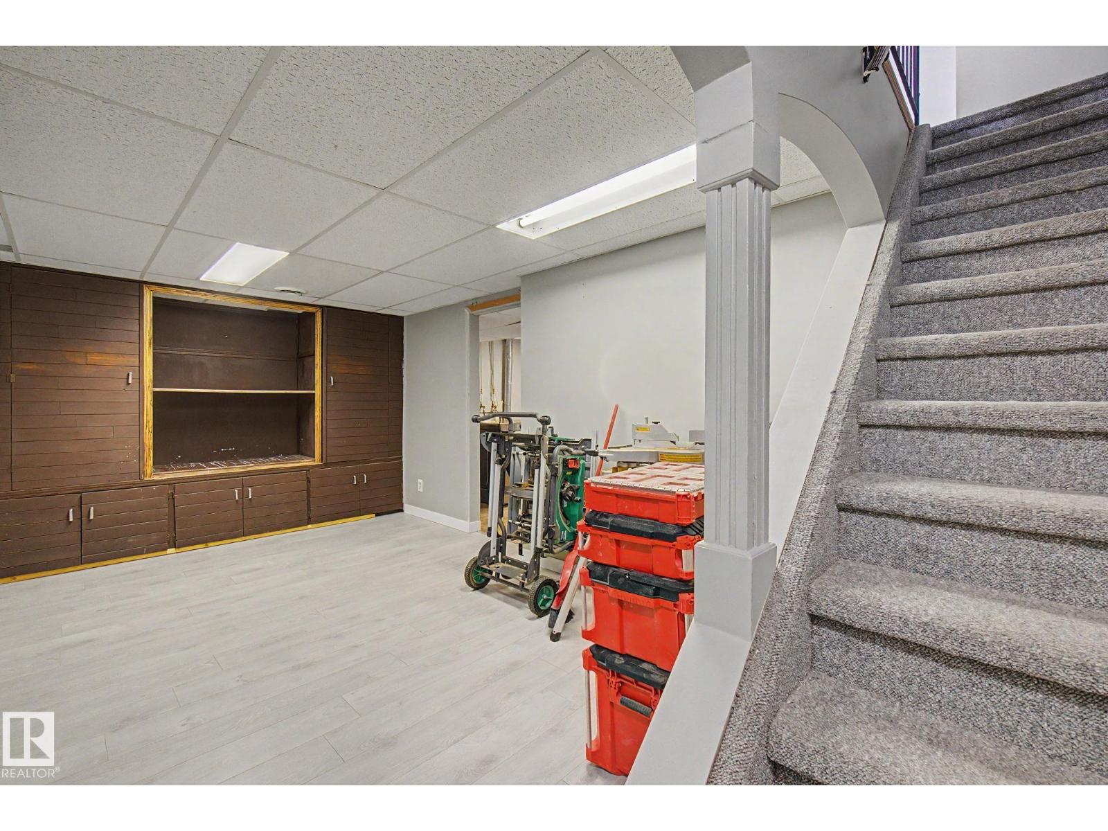 4315 46 ST — photo 31