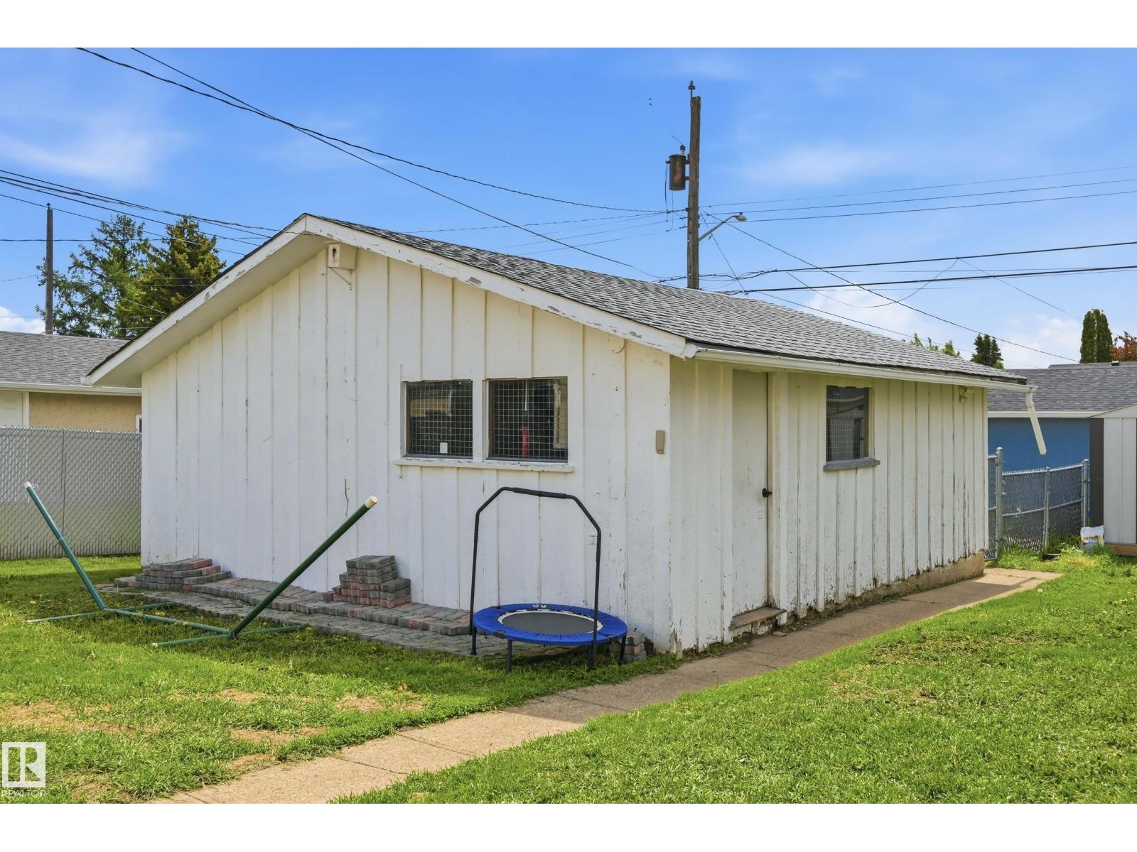 5515 143 AV NW — photo 36