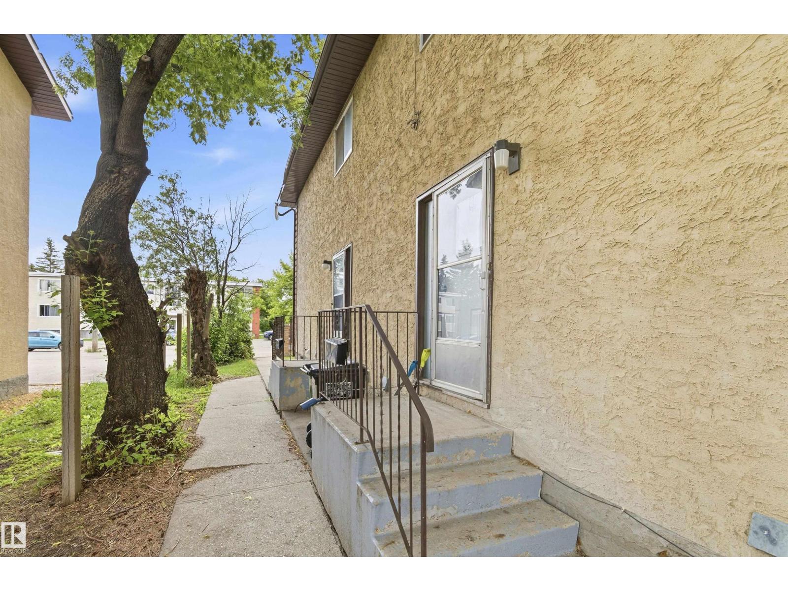 7115-7121 80 AV NW - 3