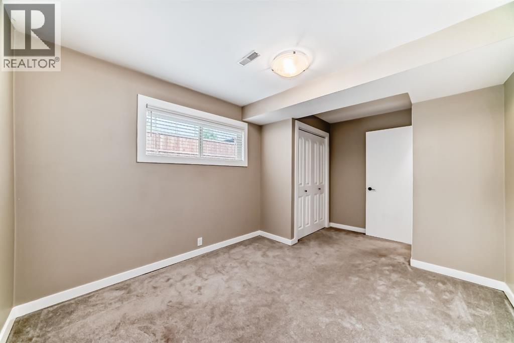 35 Green Meadow Crescent — photo 22