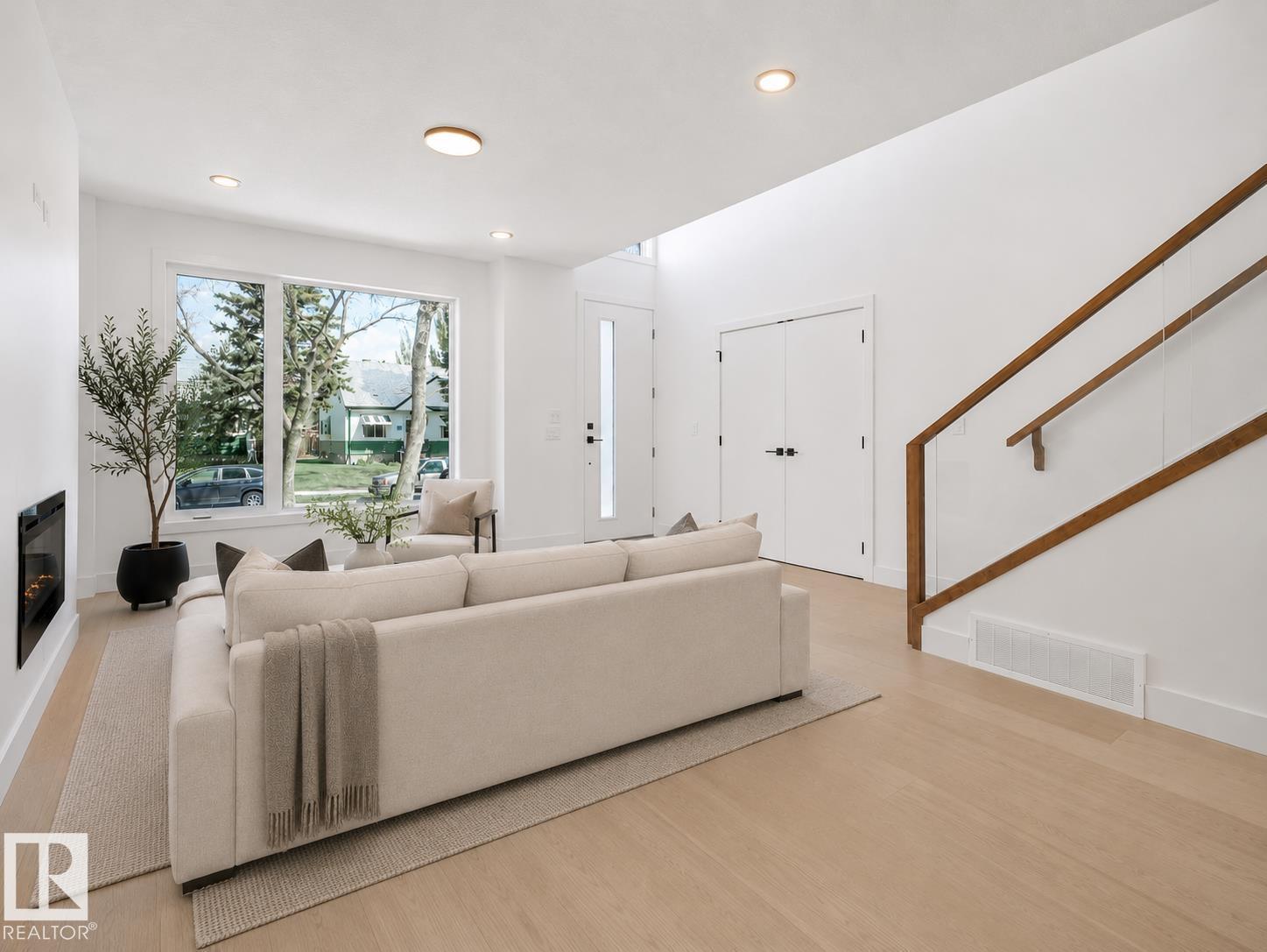 13843 110A AV NW - 12