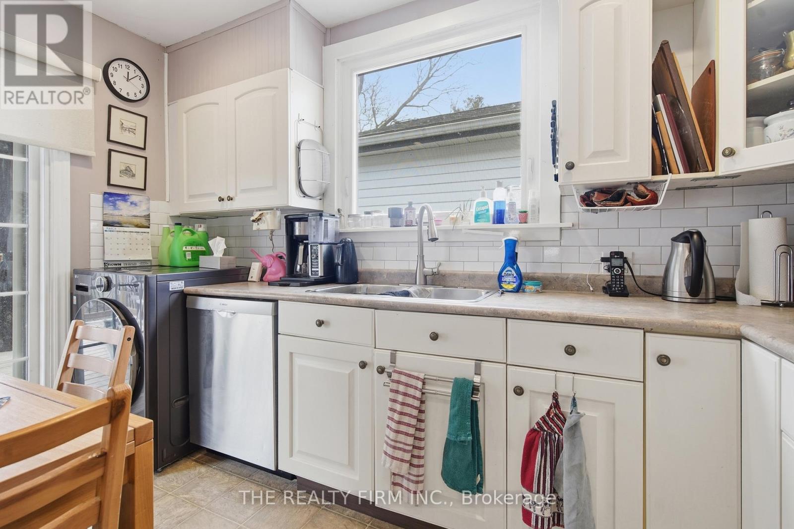 119 CONNAUGHT AVENUE - 15