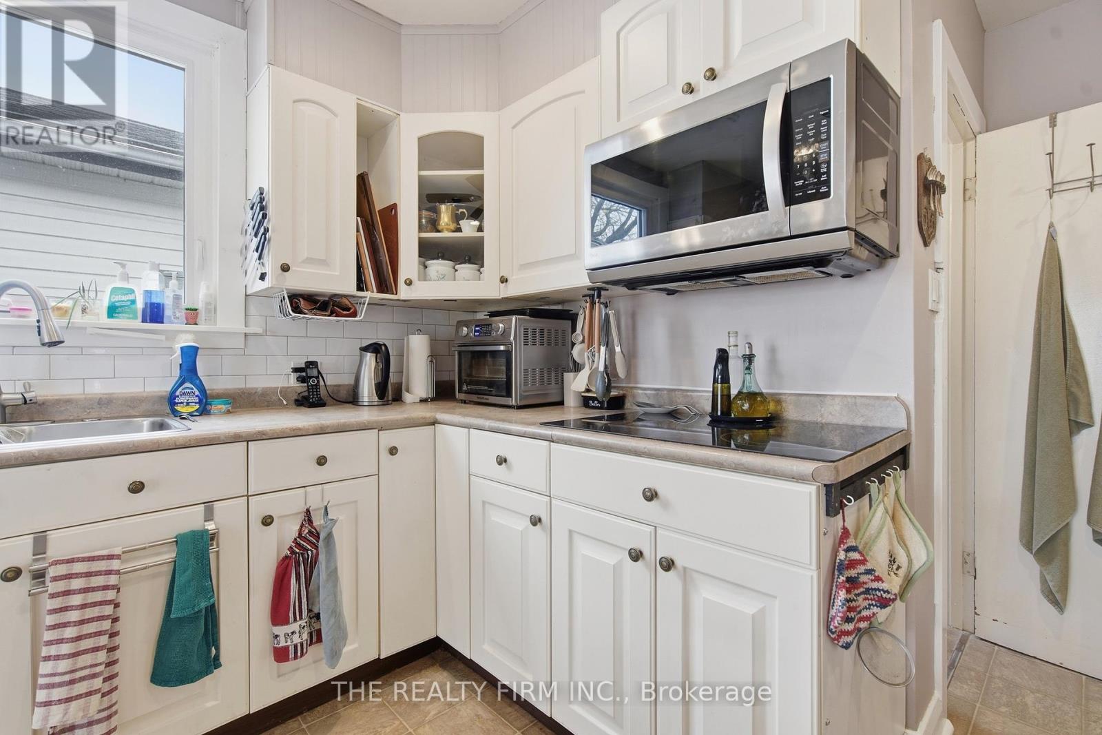 119 CONNAUGHT AVENUE - 16