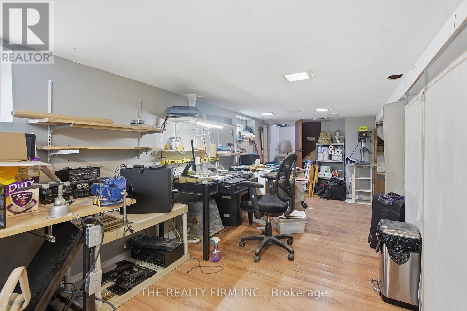 119 CONNAUGHT AVENUE - 23