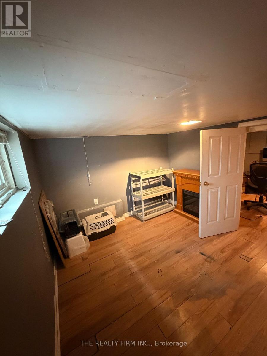 119 CONNAUGHT AVENUE - 27