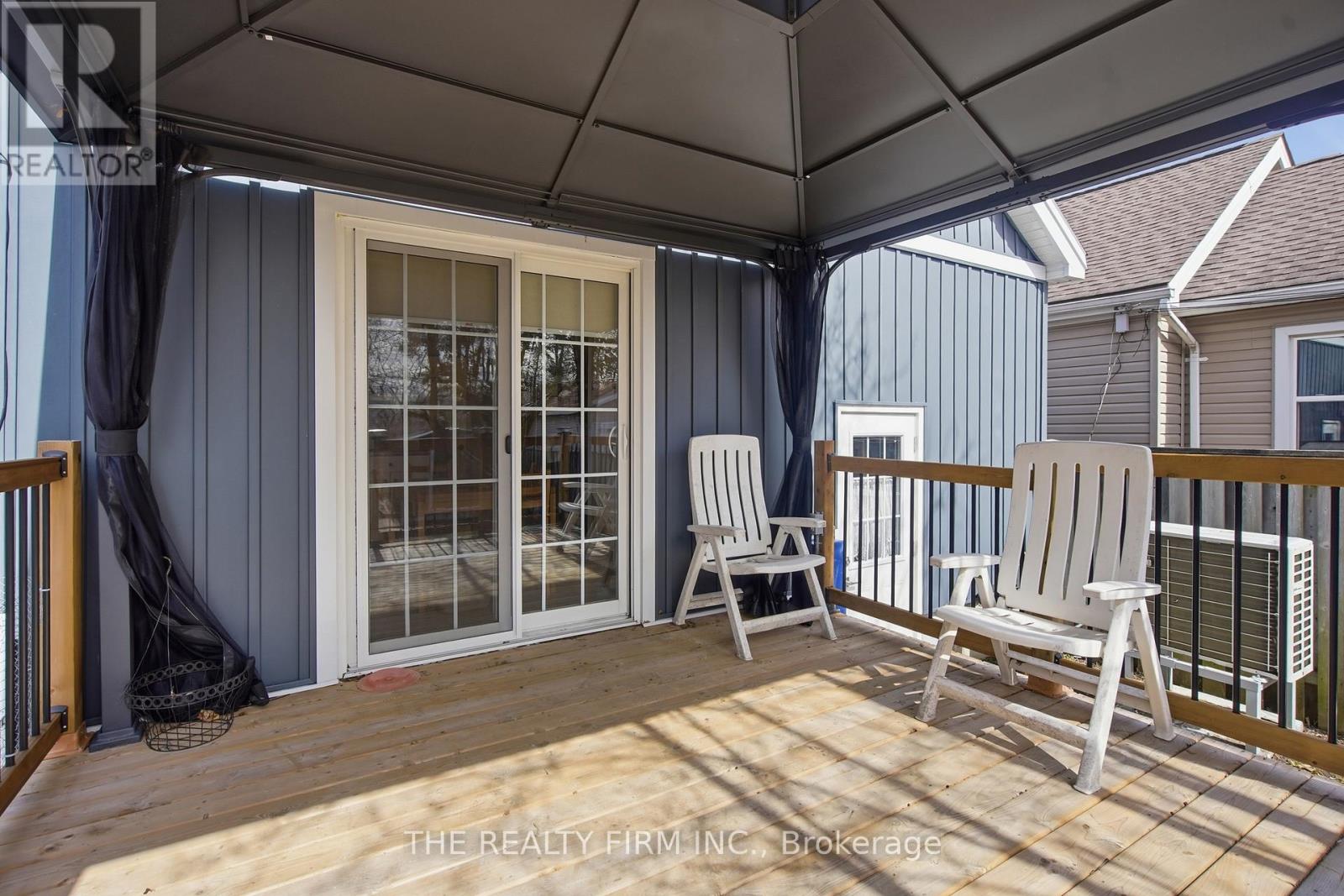 119 CONNAUGHT AVENUE - 29
