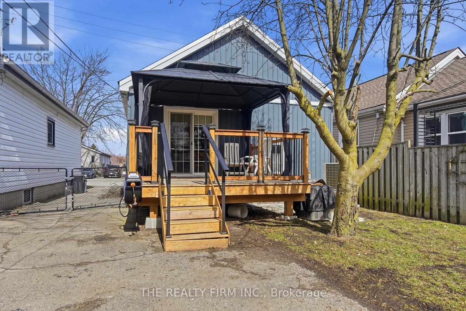 119 CONNAUGHT AVENUE - 31