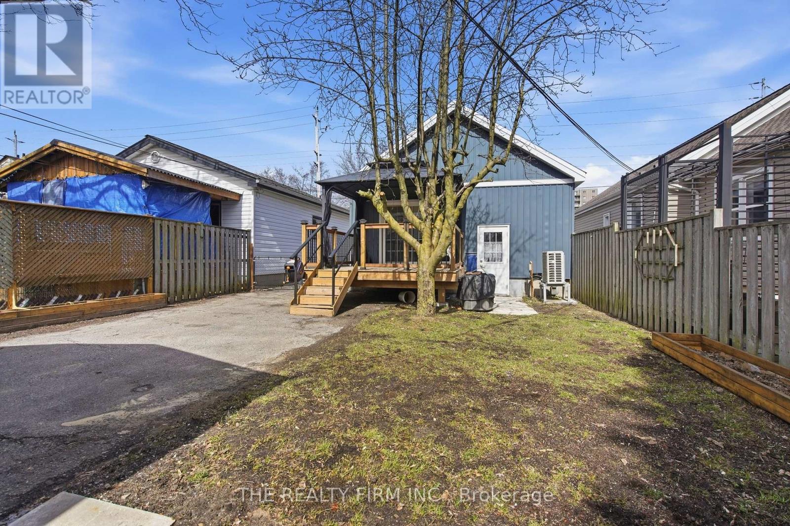 119 CONNAUGHT AVENUE - 32