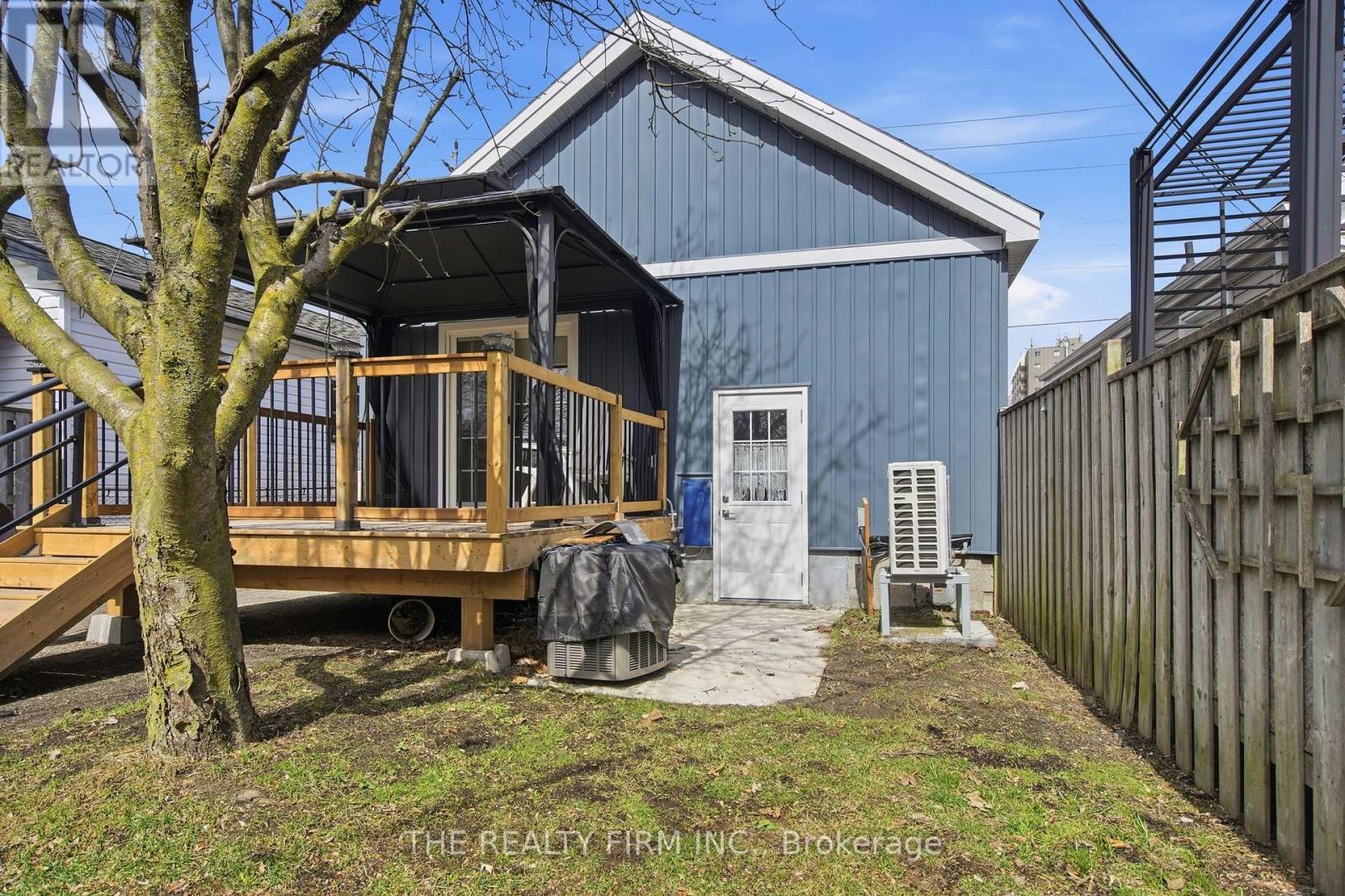 119 CONNAUGHT AVENUE - 33