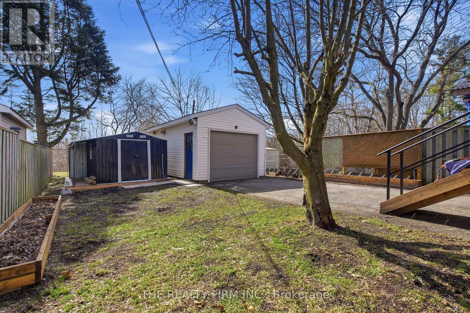 119 CONNAUGHT AVENUE - 34