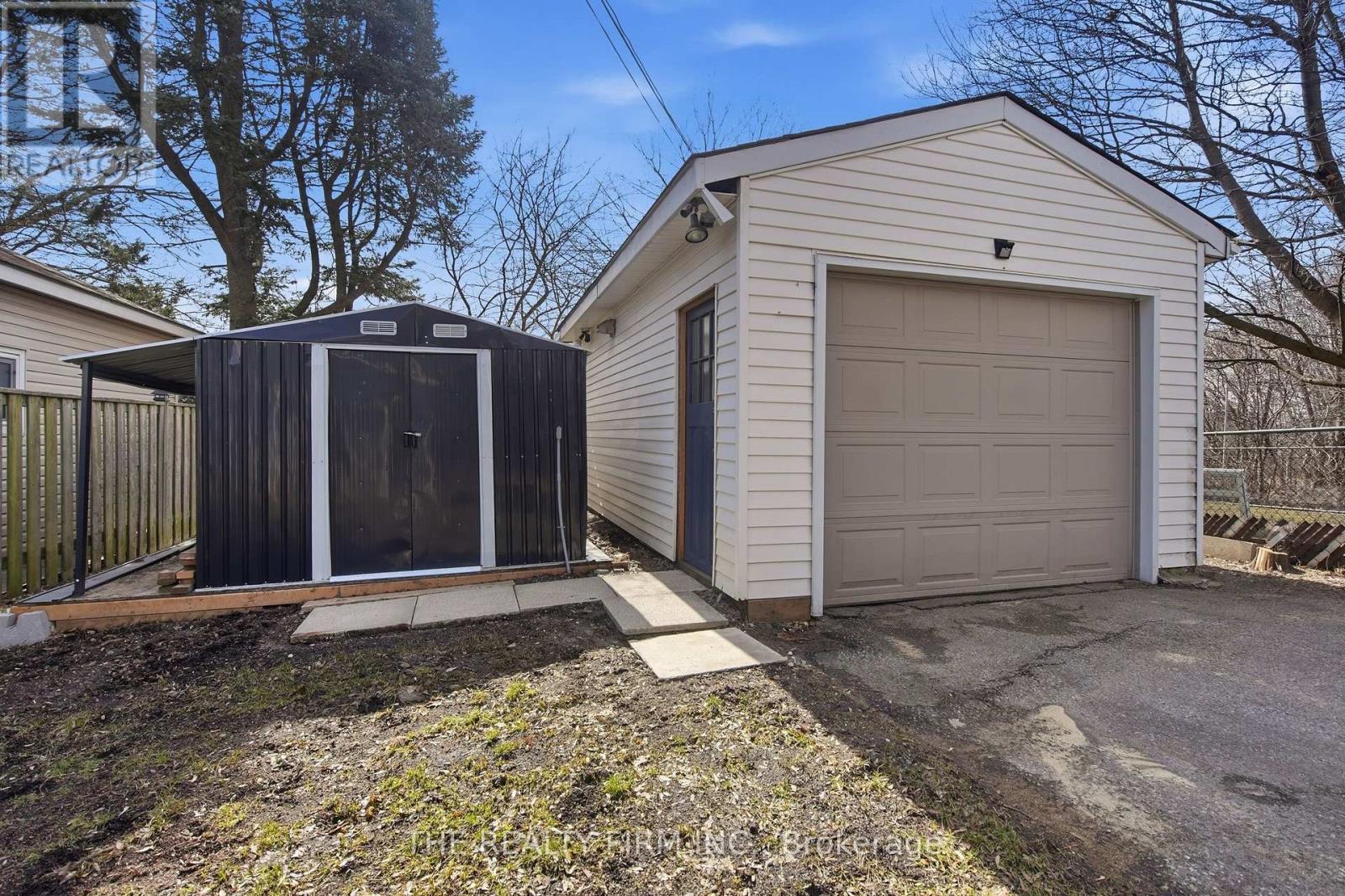 119 CONNAUGHT AVENUE - 35