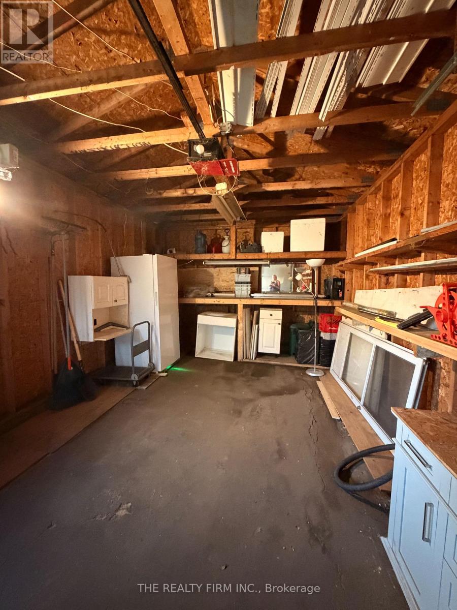 119 CONNAUGHT AVENUE - 36