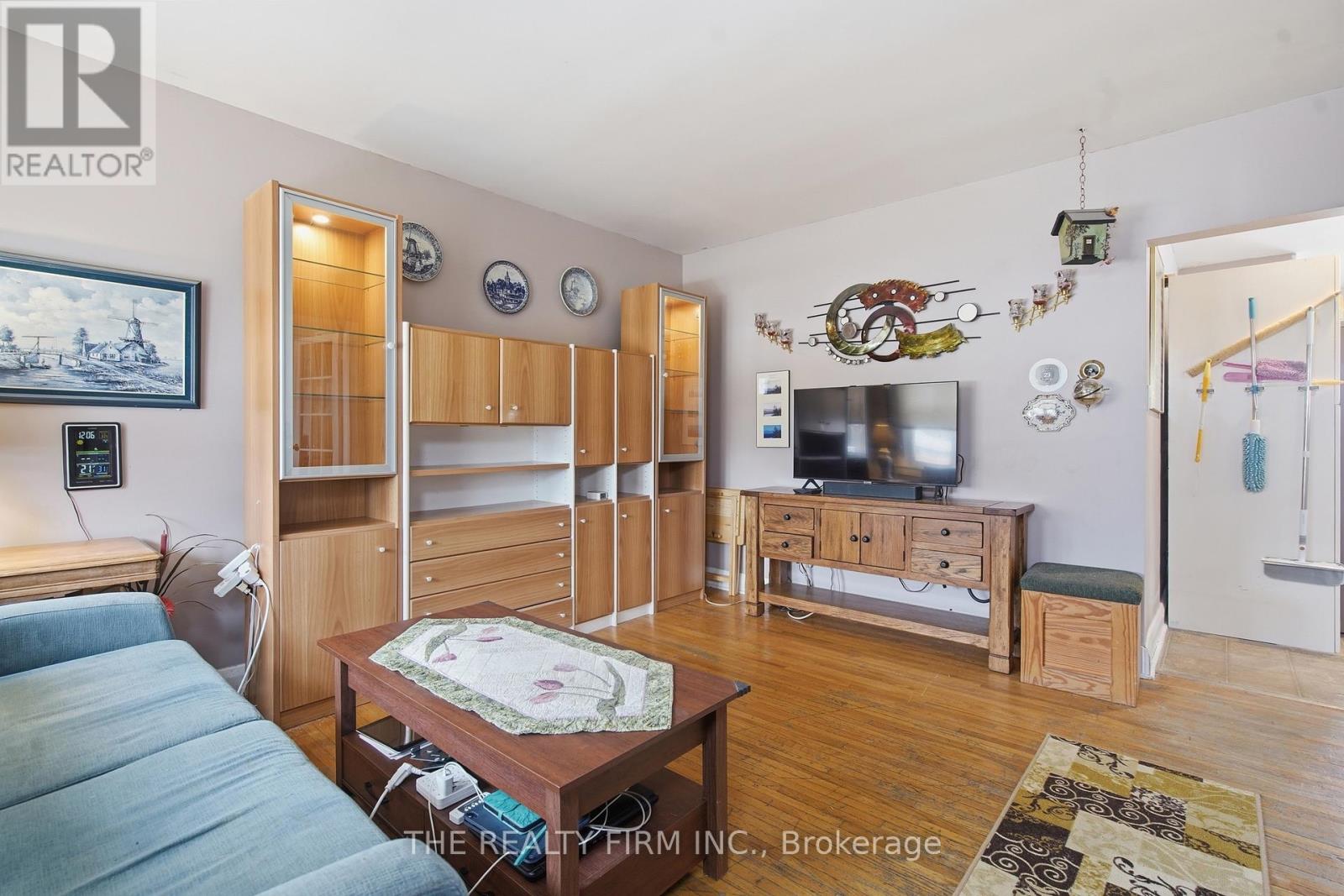 119 CONNAUGHT AVENUE - 7