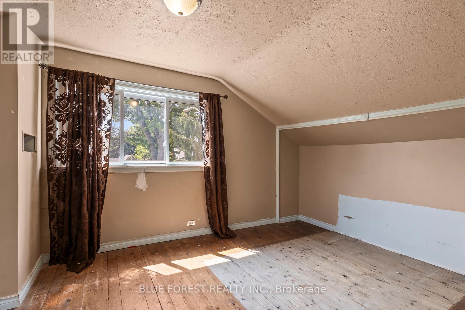 10 HENRY STREET - 18