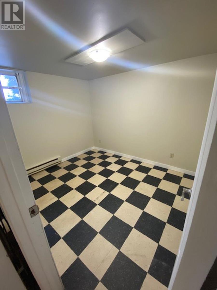 279 Frederica Street W - 14