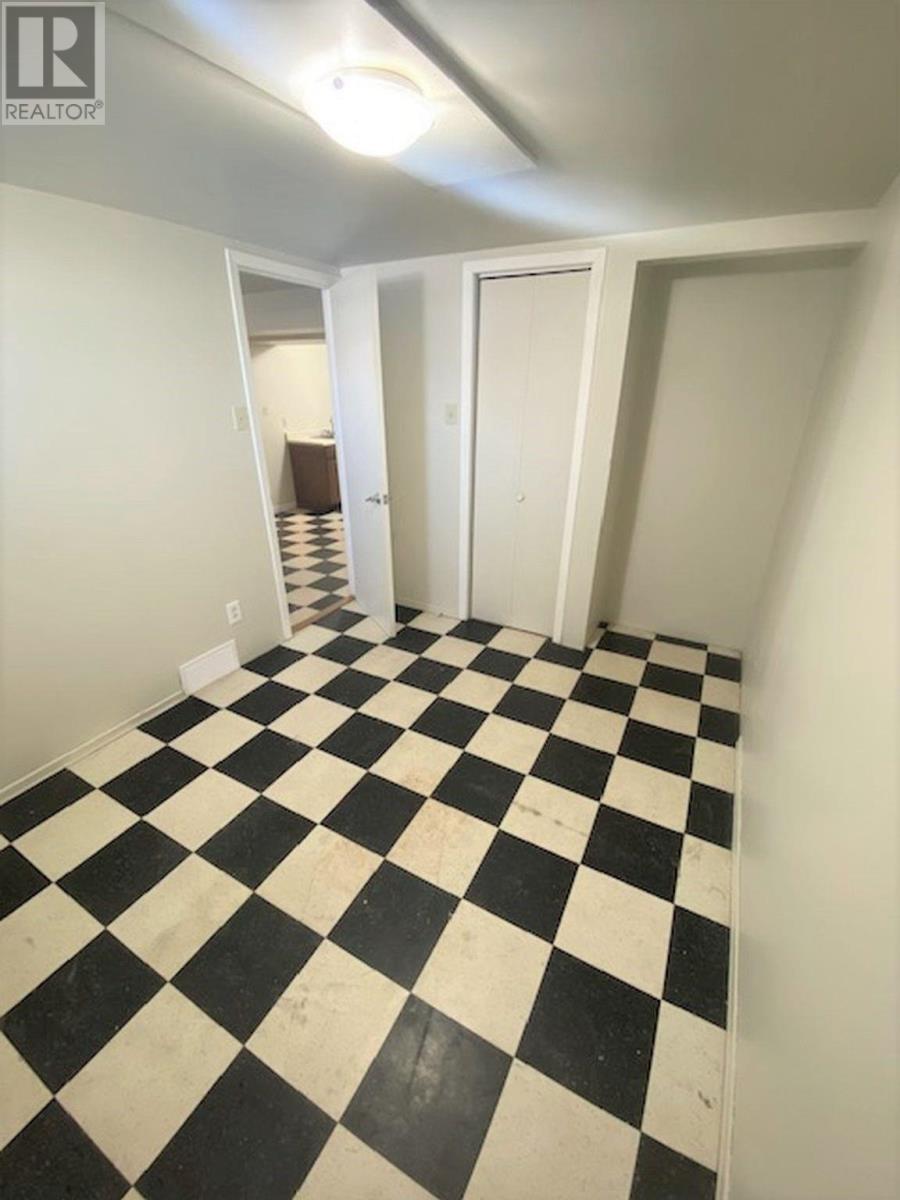 279 Frederica Street W - 15