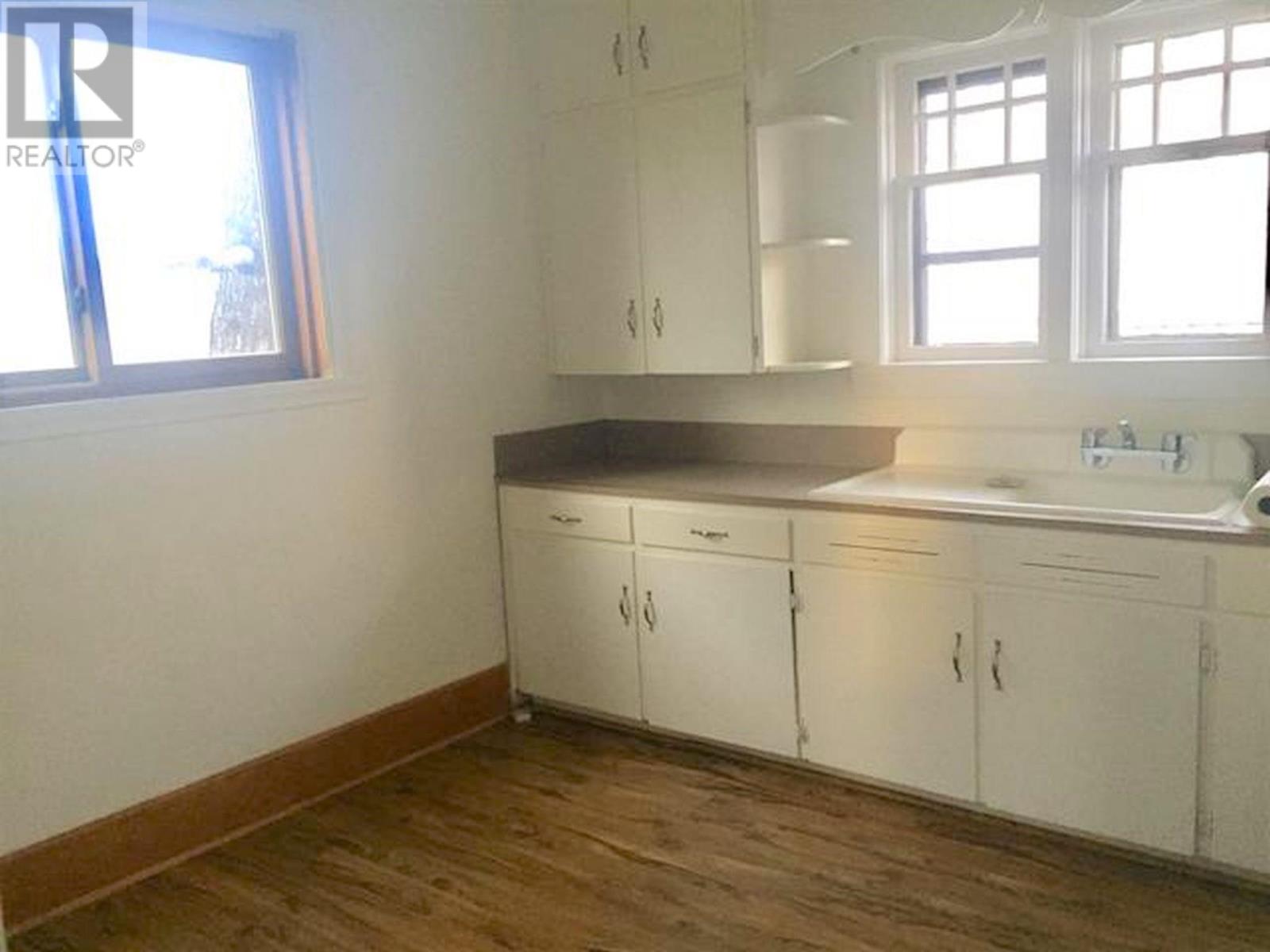 279 Frederica Street W - 4