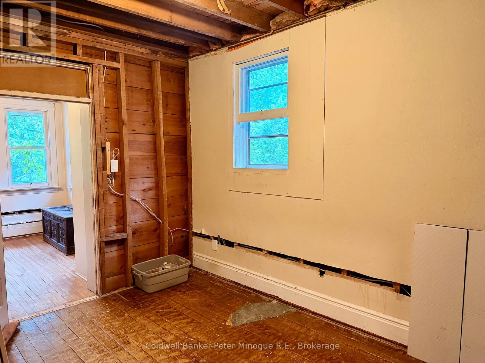 847 MCINTYRE STREET W - 24