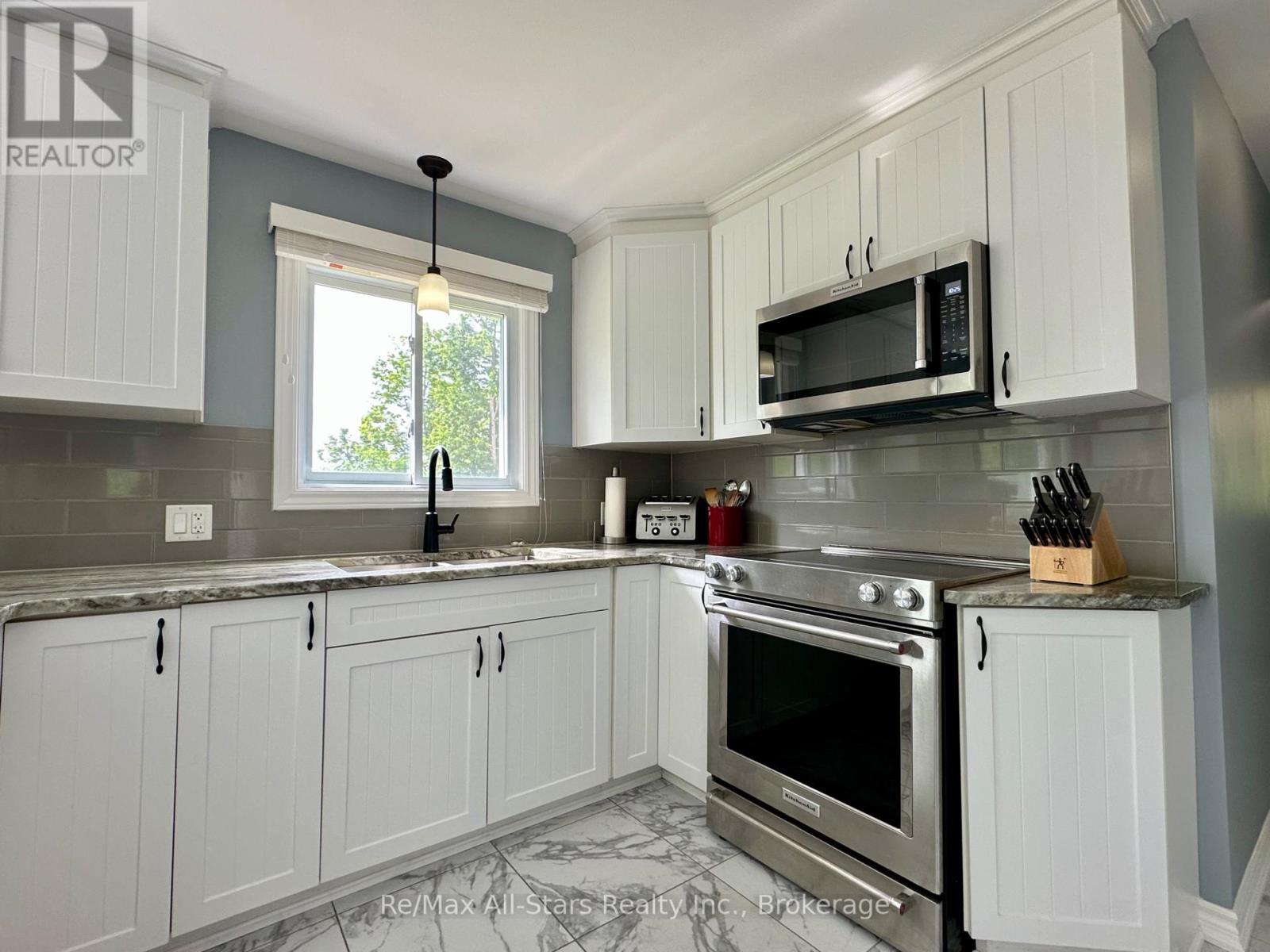 506 KENNEDY DRIVE - 18
