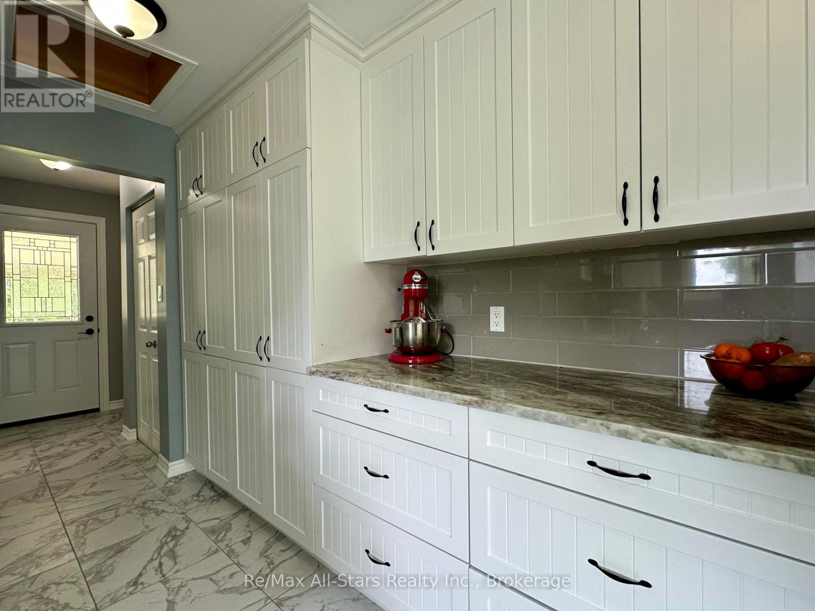 506 KENNEDY DRIVE - 9