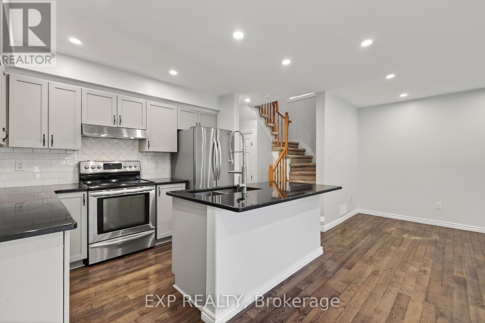 11 BOULDER WAY - 2