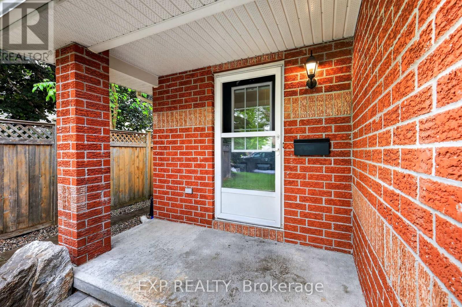 11 BOULDER WAY - 24