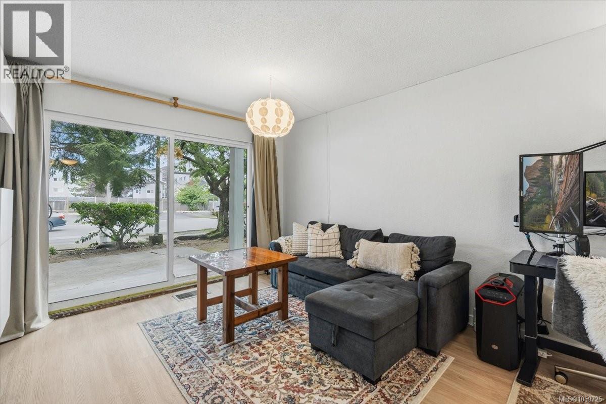#104 1600 Dufferin Cres - 11