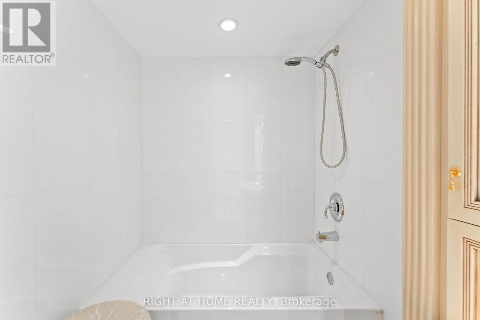 #1503 3 CONCORDE PLACE - 18